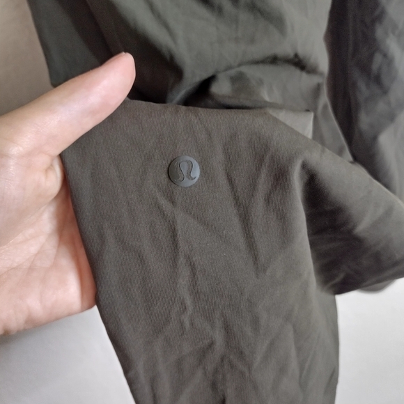 Lululemon On The Fly Crop 23" Dark Olive Sz 8 - Picture 7 of 9